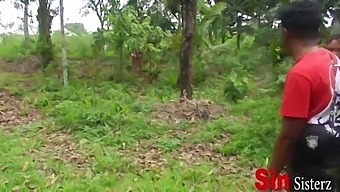 Dvaja Bratia Sa Zapájajú Do Verejného Sexuálneho Stretnutia S Afroamerickými Sestrami Na Farme.