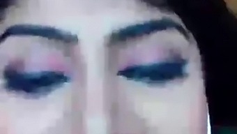 Rasmi의 새로운 섹스 파트너와의 고화질 솔로 공연