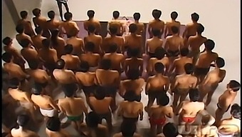 Hämningslös Asiatisk Orgie Med Japansk Bukkake