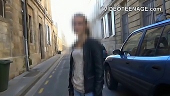 Europeiska Amatörtonåringar Provspelar För Sin Första Vuxenfilm