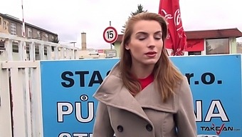 Sex Public Hardcore Cu O Secretară Obraznică Și Un Bărbat Cu Penis Mare