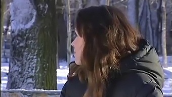 Русское Искусство: Соблазнение Деревенской Девушки В 2002 Году.