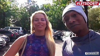 La Adolescente Checa Nikky Dream Tiene Su Primer Sabor De Una Gran Polla Negra