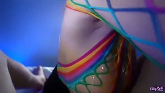 Lilykoti的titfuck迷恋导致了意外的惊喜