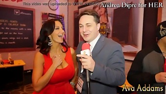Ava Addams Si Užívá Sama Sebe Tím, Že Si Hladí Svá Prsa Pro Andreu Dipré