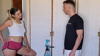 Hd-Video Av En Bystig Milf Som Blir Stygg Med En Ung Hingst