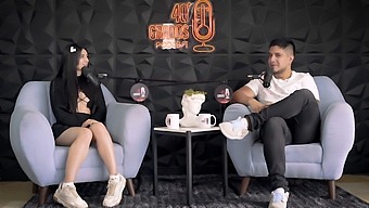 Muhteşem Latina Model Catsara'Nın Yüksek Çözünürlükte Büyüleyici Performansı