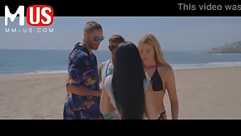Damon Dice Og Jason Michaels Blir Med Morgan Lee Og Khloe Kapri For En Het Cowgirl-Tur