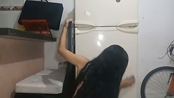 La Hermanastra Amateur Busca Placer Oral En Un Gran Pene - Video En Español ¡no Te Lo Pierdas!