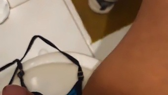 De Moeder Van Mijn Beste Vriendin Ontdekt Dat Ik Mezelf Verwen Met Haar Lingerie En Gaat Orale Seks Aan Tot Ik Een Hoogtepunt In Haar Mond Krijg, Deel 1.